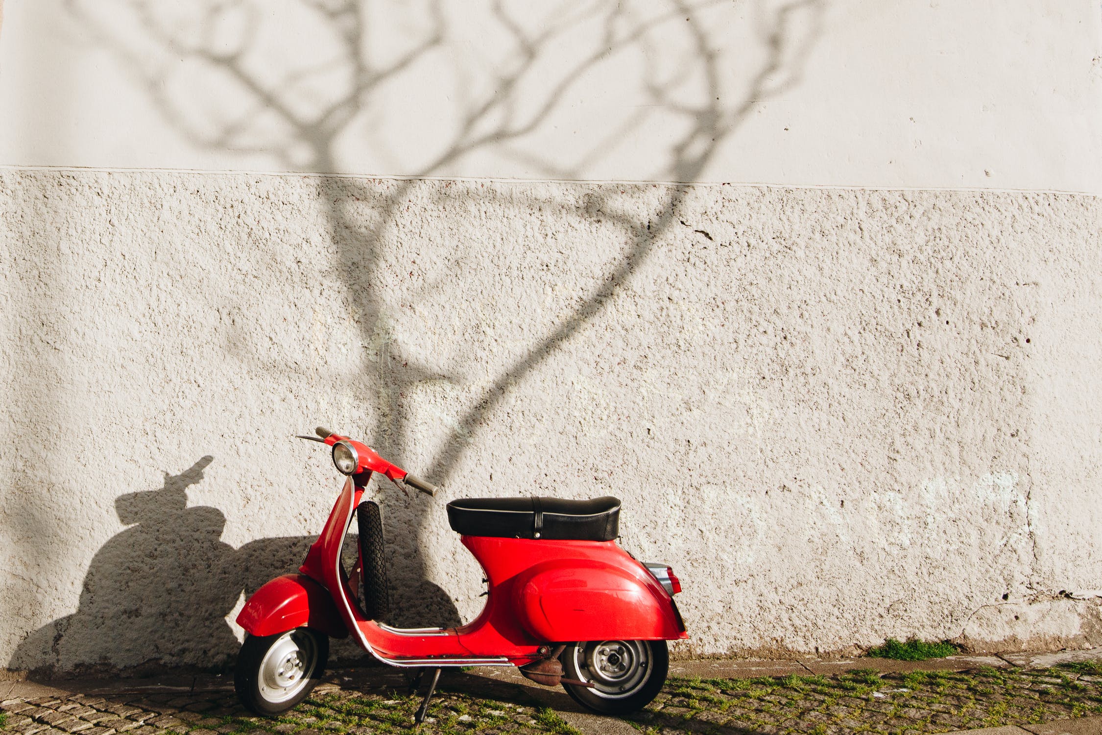Vespa in Tuscany - Whats The Best Time To Travel To Tuscany